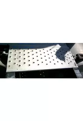 FREIGHTLINER CASCADIA 125 DECK (CATWALK) STEP