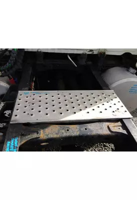 FREIGHTLINER CASCADIA 125 DECK (CATWALK) STEP
