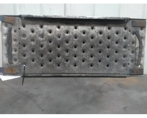 FREIGHTLINER CASCADIA 125 DECK (CATWALK) STEP