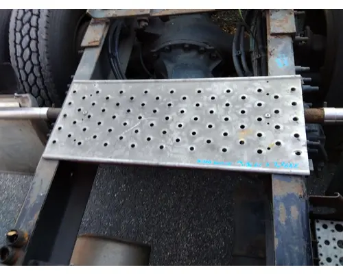 FREIGHTLINER CASCADIA 125 DECK (CATWALK) STEP