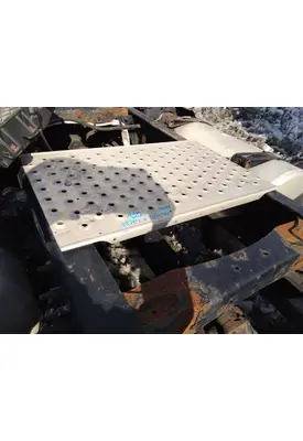 FREIGHTLINER CASCADIA 125 DECK (CATWALK) STEP