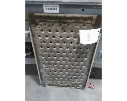 FREIGHTLINER CASCADIA 125 DECK (CATWALK) STEP