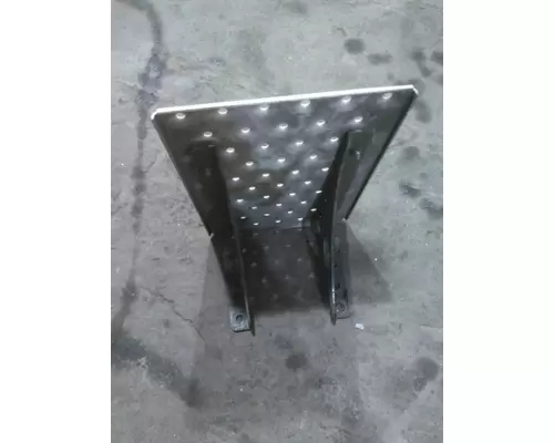 FREIGHTLINER CASCADIA 125 DECK (CATWALK) STEP
