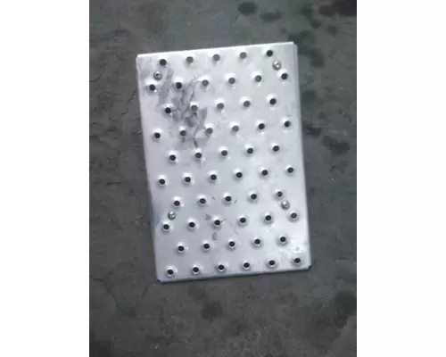 FREIGHTLINER CASCADIA 125 DECK (CATWALK) STEP