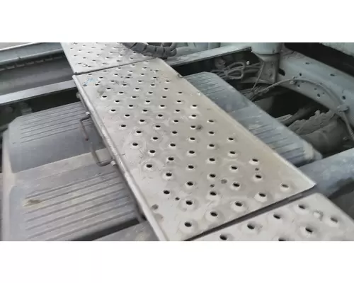 FREIGHTLINER CASCADIA 125 DECK (CATWALK) STEP