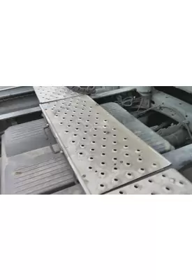 FREIGHTLINER CASCADIA 125 DECK (CATWALK) STEP