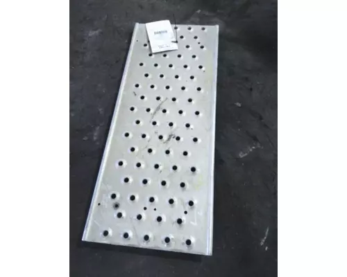 FREIGHTLINER CASCADIA 125 DECK (CATWALK) STEP