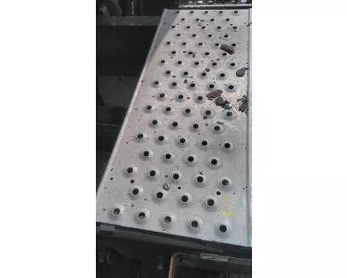 FREIGHTLINER CASCADIA 125 DECK (CATWALK) STEP