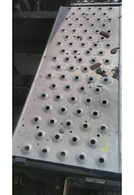 FREIGHTLINER CASCADIA 125 DECK (CATWALK) STEP