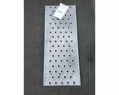 FREIGHTLINER CASCADIA 125 DECK (CATWALK) STEP