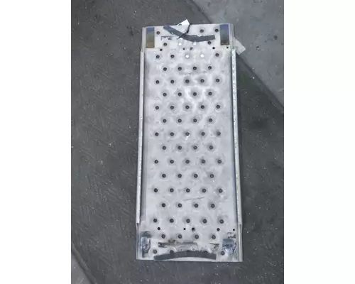 FREIGHTLINER CASCADIA 125 DECK (CATWALK) STEP