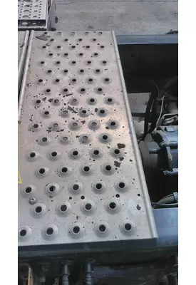 FREIGHTLINER CASCADIA 125 DECK (CATWALK) STEP