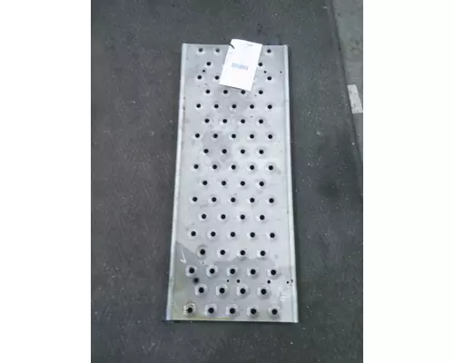 FREIGHTLINER CASCADIA 125 DECK (CATWALK) STEP