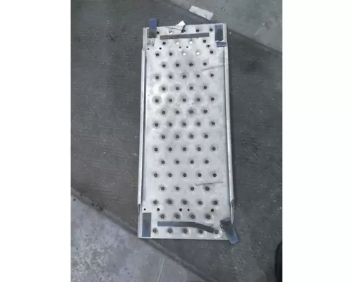 FREIGHTLINER CASCADIA 125 DECK (CATWALK) STEP