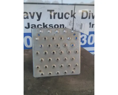 FREIGHTLINER CASCADIA 125 DECK (CATWALK) STEP