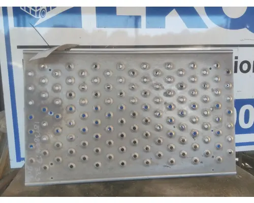 FREIGHTLINER CASCADIA 125 DECK (CATWALK) STEP