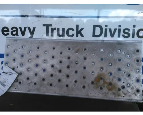 FREIGHTLINER CASCADIA 125 DECK (CATWALK) STEP