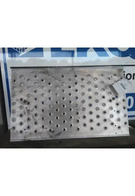 FREIGHTLINER CASCADIA 125 DECK (CATWALK) STEP