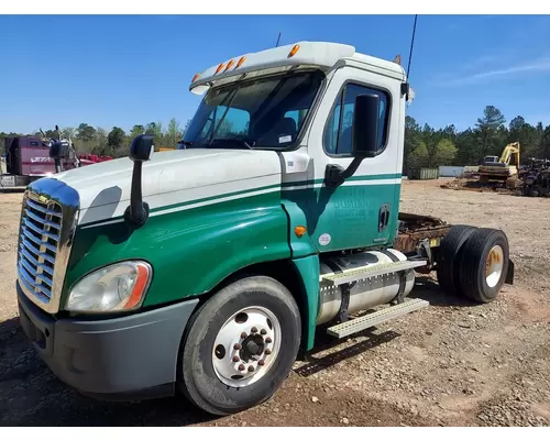 FREIGHTLINER CASCADIA 125 DISMANTLED TRUCK