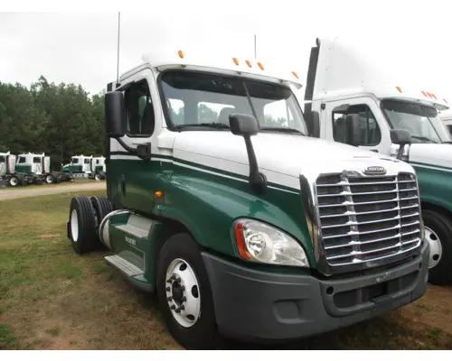 FREIGHTLINER CASCADIA 125 DISMANTLED TRUCK