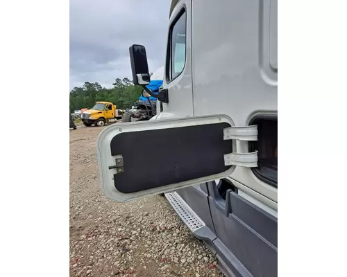 FREIGHTLINER CASCADIA 125 DOOR, COMPARTMENT