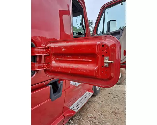 FREIGHTLINER CASCADIA 125 DOOR, COMPARTMENT