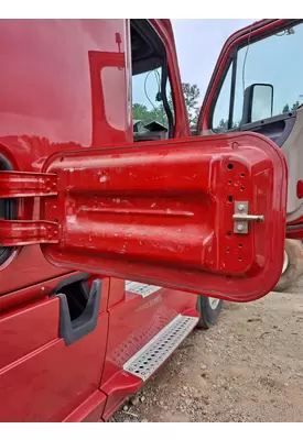 FREIGHTLINER CASCADIA 125 DOOR, COMPARTMENT