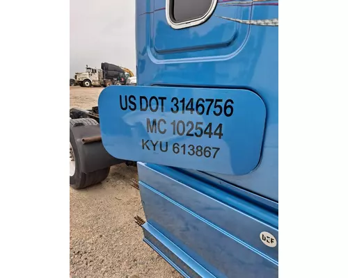 FREIGHTLINER CASCADIA 125 DOOR, COMPARTMENT