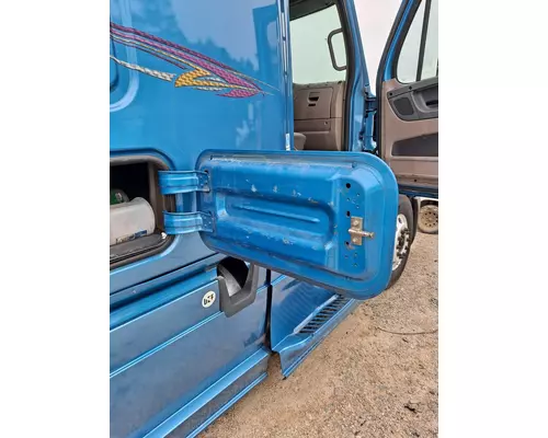 FREIGHTLINER CASCADIA 125 DOOR, COMPARTMENT