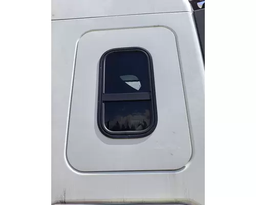 FREIGHTLINER CASCADIA 125 DOOR, COMPARTMENT