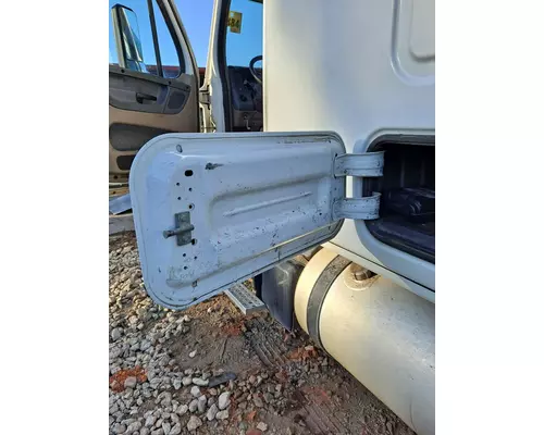 FREIGHTLINER CASCADIA 125 DOOR, COMPARTMENT