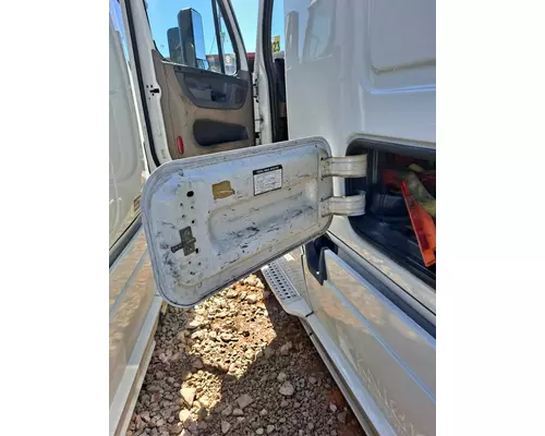 FREIGHTLINER CASCADIA 125 DOOR, COMPARTMENT