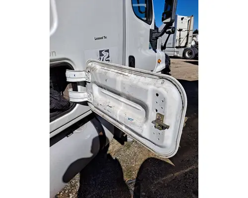 FREIGHTLINER CASCADIA 125 DOOR, COMPARTMENT