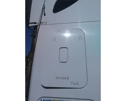 FREIGHTLINER CASCADIA 125 DOOR, COMPARTMENT