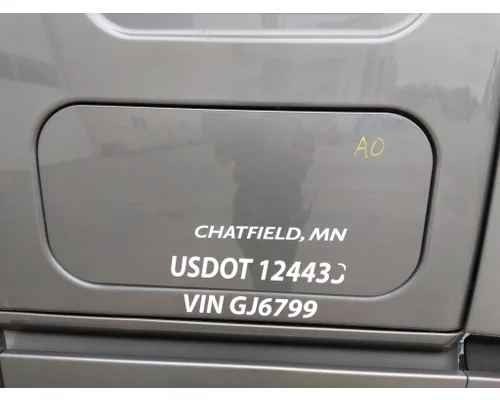 FREIGHTLINER CASCADIA 125 DOOR, COMPARTMENT