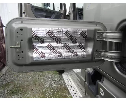 FREIGHTLINER CASCADIA 125 DOOR, COMPARTMENT