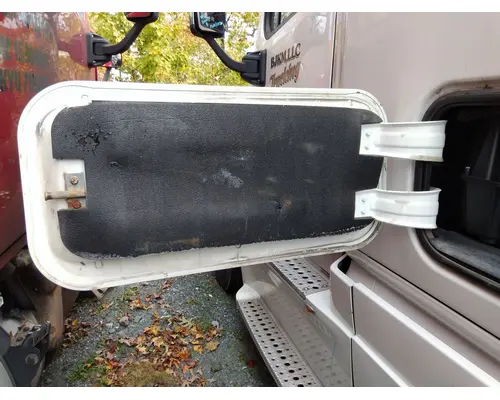 FREIGHTLINER CASCADIA 125 DOOR, COMPARTMENT