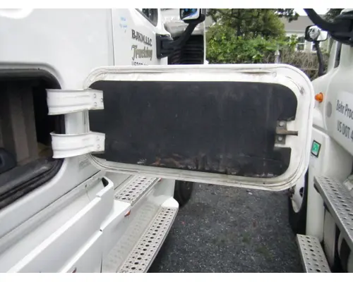 FREIGHTLINER CASCADIA 125 DOOR, COMPARTMENT