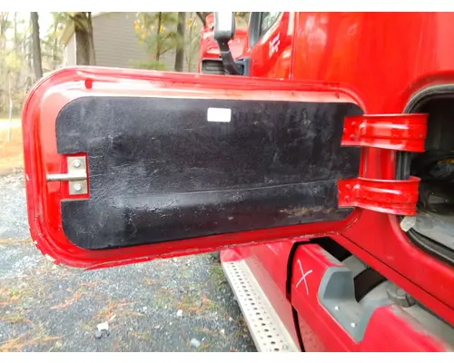 FREIGHTLINER CASCADIA 125 DOOR, COMPARTMENT