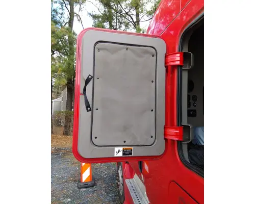 FREIGHTLINER CASCADIA 125 DOOR, COMPARTMENT