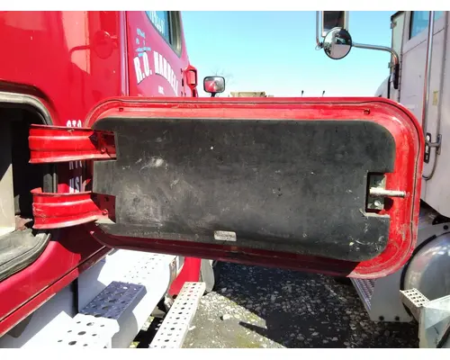 FREIGHTLINER CASCADIA 125 DOOR, COMPARTMENT