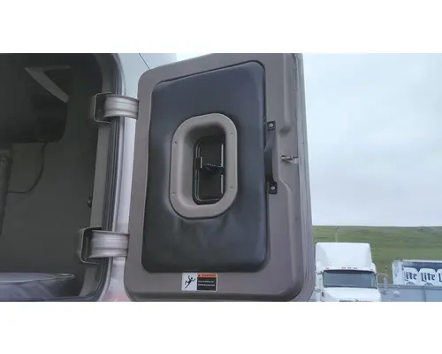 FREIGHTLINER CASCADIA 125 DOOR, COMPARTMENT