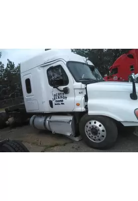 FREIGHTLINER CASCADIA 125 DOOR, COMPARTMENT