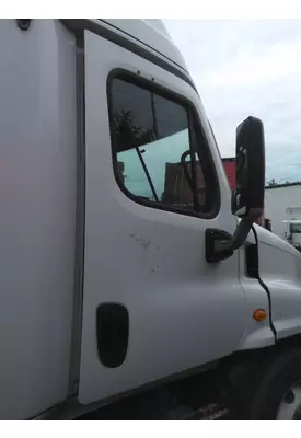 FREIGHTLINER CASCADIA 125 DOOR ASSEMBLY, FRONT