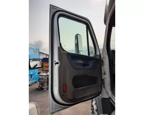 FREIGHTLINER CASCADIA 125 DOOR ASSEMBLY, FRONT