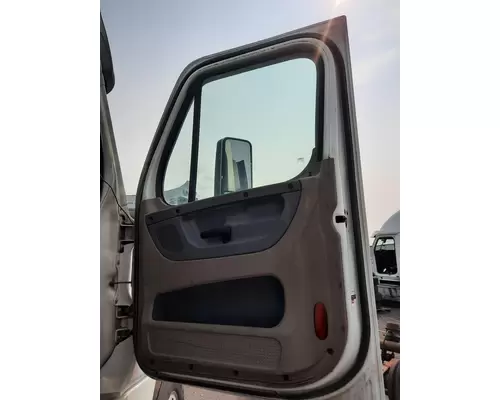 FREIGHTLINER CASCADIA 125 DOOR ASSEMBLY, FRONT