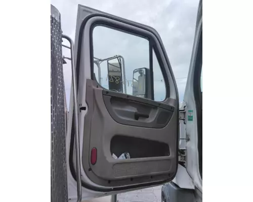 FREIGHTLINER CASCADIA 125 DOOR ASSEMBLY, FRONT