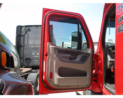 FREIGHTLINER CASCADIA 125 DOOR ASSEMBLY, FRONT