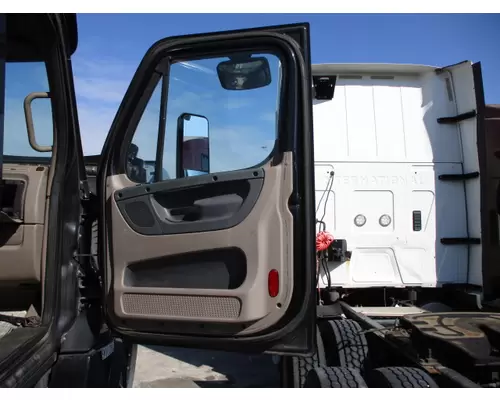 FREIGHTLINER CASCADIA 125 DOOR ASSEMBLY, FRONT