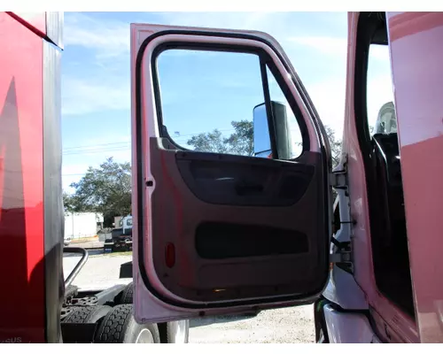 FREIGHTLINER CASCADIA 125 DOOR ASSEMBLY, FRONT